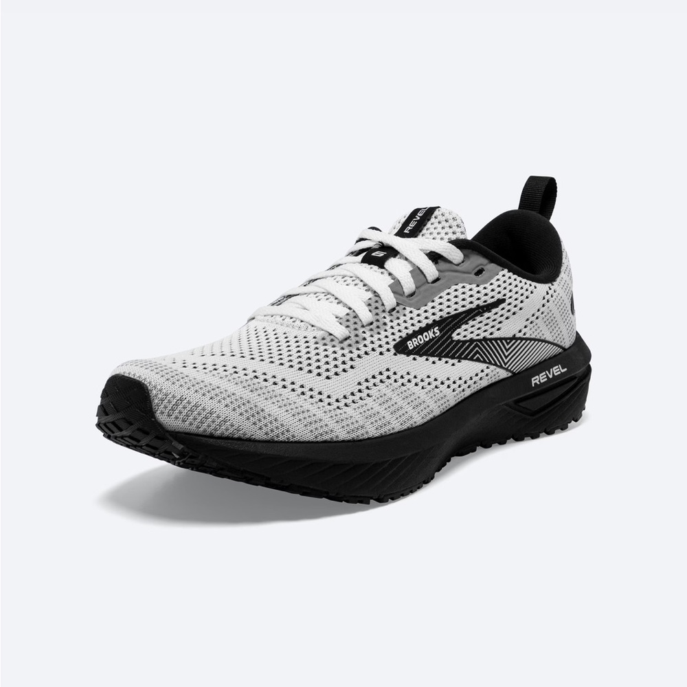 Brooks Revel 6